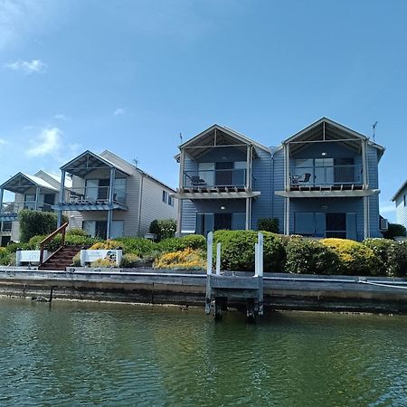 Captains Cove Resort - Waterfront Apartments ペインズヴィル エクステリア 写真