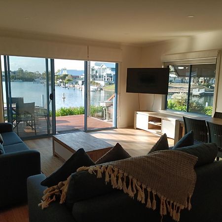 Captains Cove Resort - Waterfront Apartments ペインズヴィル エクステリア 写真