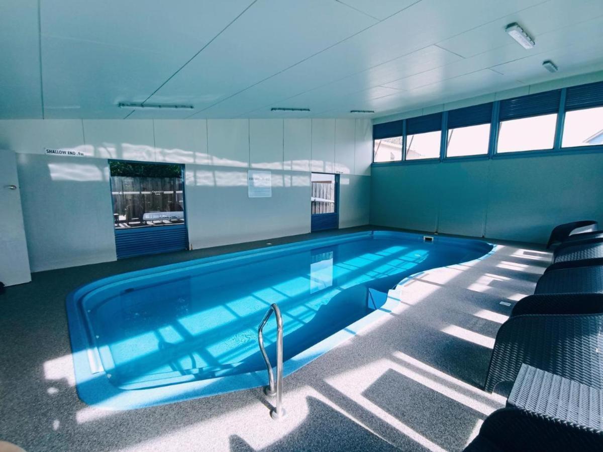 Captains Cove Resort - Waterfront Apartments ペインズヴィル エクステリア 写真