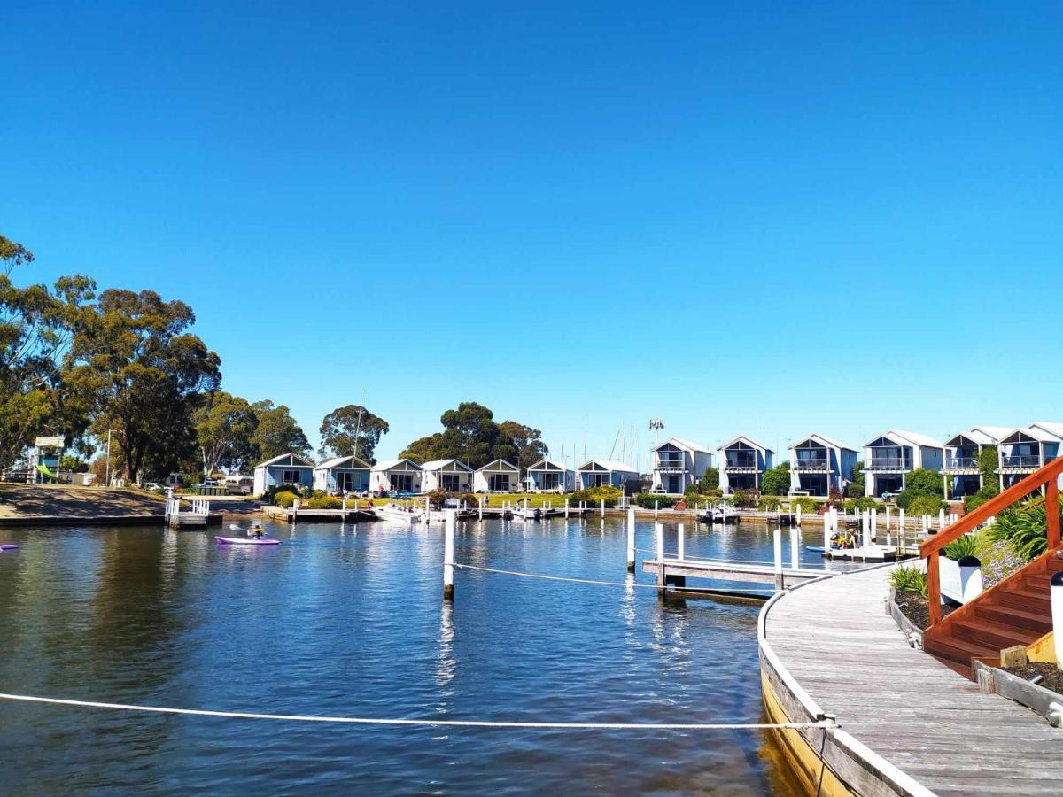 Captains Cove Resort - Waterfront Apartments ペインズヴィル エクステリア 写真
