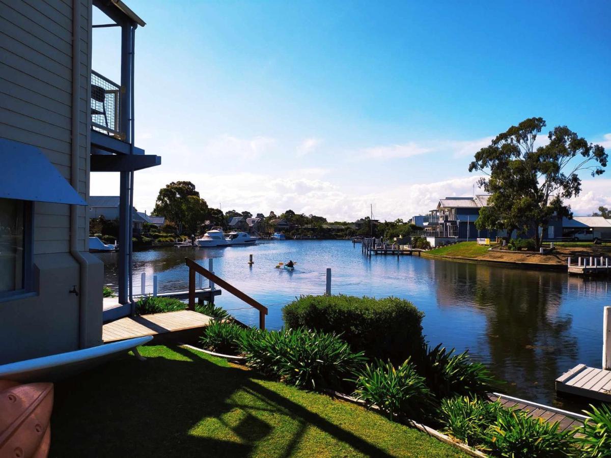 Captains Cove Resort - Waterfront Apartments ペインズヴィル エクステリア 写真
