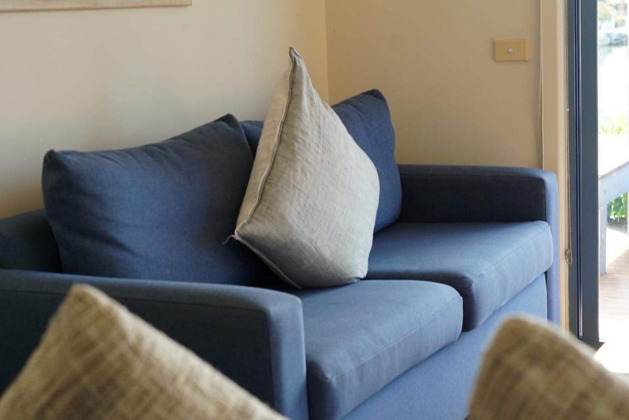 Captains Cove Resort - Waterfront Apartments ペインズヴィル エクステリア 写真