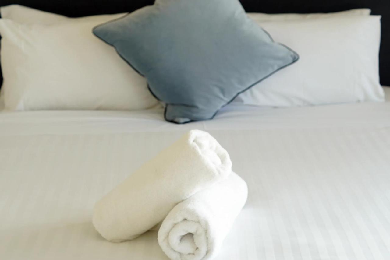Captains Cove Resort - Waterfront Apartments ペインズヴィル エクステリア 写真