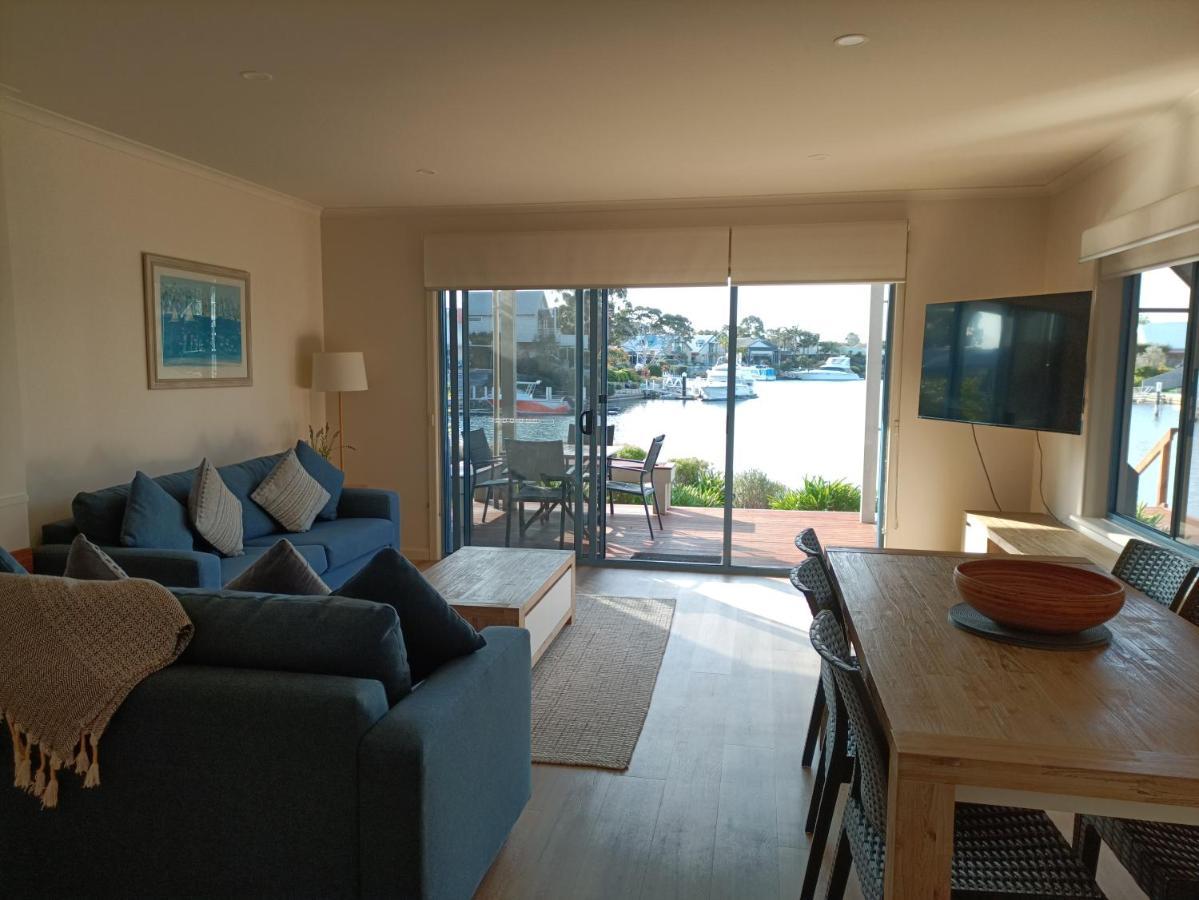 Captains Cove Resort - Waterfront Apartments ペインズヴィル エクステリア 写真